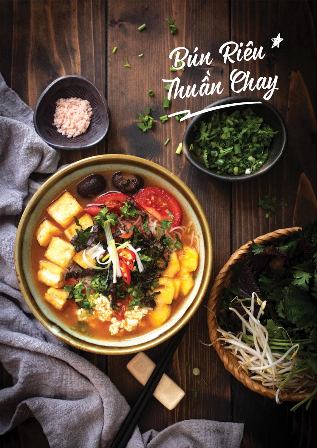 Về Nhà Ăn Cơm - 45 Công Thức Thuần Chay Cho Mâm Cơm Nhà Bạn (Tái Bản 2024)