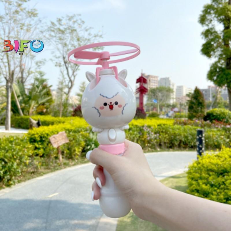 Đồ chơi chong chóng bong bóng xà phòng cầm tay bay lên không trung bé cực thích