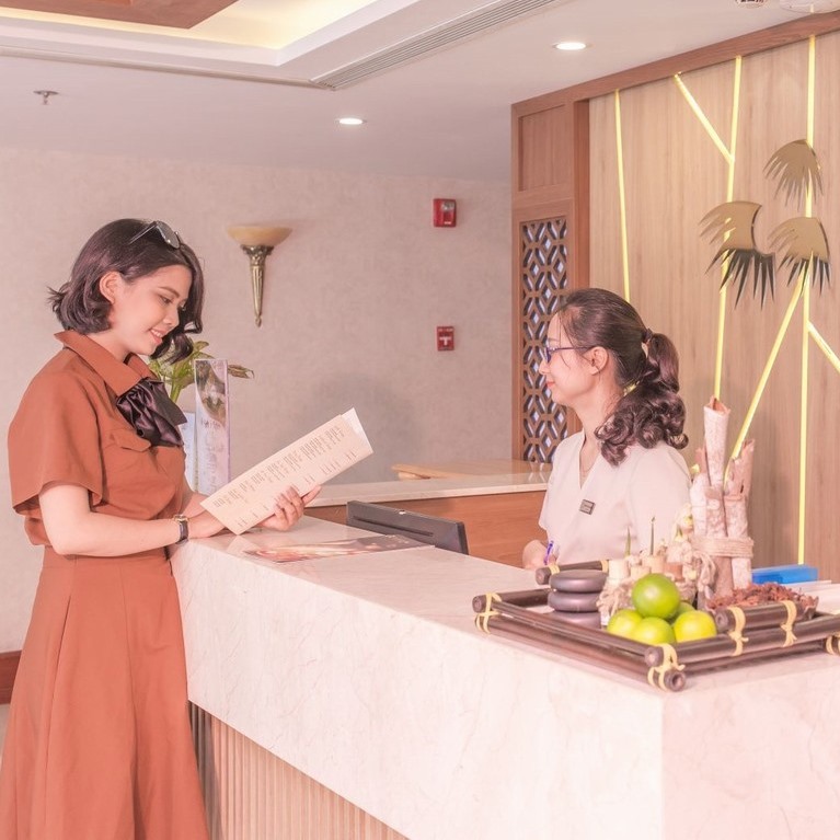 DLG Hotel 5* Đà Nẵng - Đối Diện Biển, Buffet Sáng, 02 Hồ Bơi Vô Cực, Vị Trí Thuận Tiện