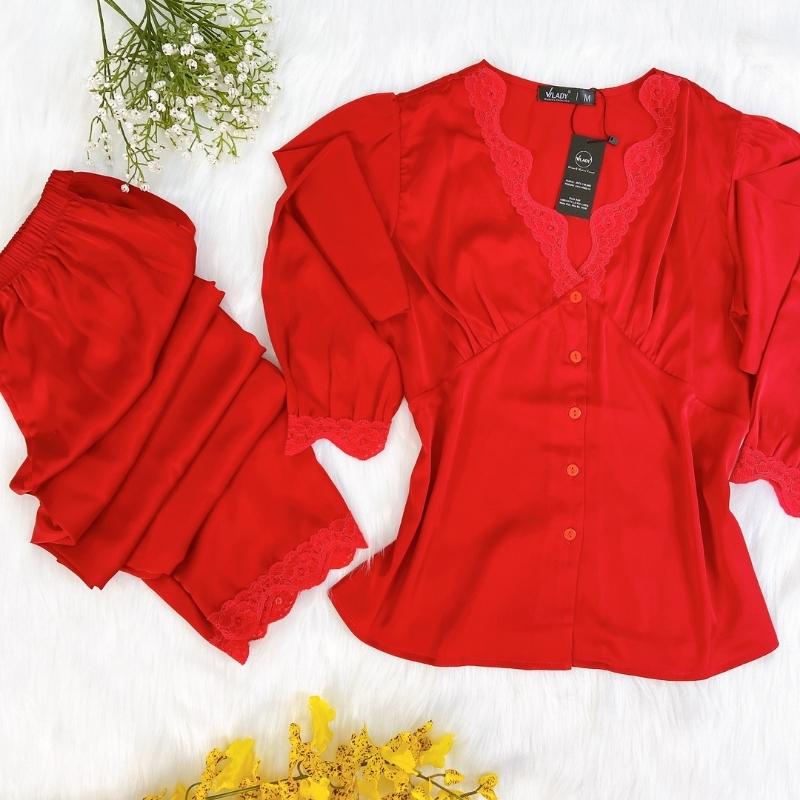 Đồ bộ pijama lụa, đồ mặc nhà nữ VILADY - B105 kiểu tay dài quần dài, hoạ tiết trơn phối viên ren quyến rũ, chất liệu lụa Pháp (lụa latin) cao cấp - Màu đỏ