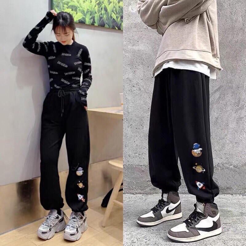 Quần Jogger Đen/Trắng Hoạ Tiết Hoạt Hình Ulzzang Nam Nữ 1hit_Unisex