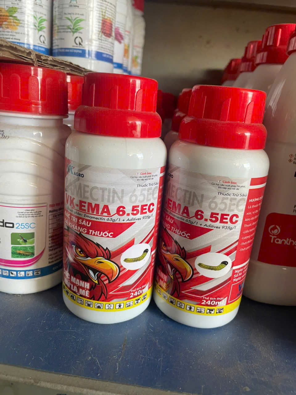 Thuốc trừ sâu sinh học phổ rộng đặc trị các loại sâu hại đã kháng thuốc, bao gồm sâu cuốn lá, sâu tơ, sâu xanh, bọ trĩ và nhện đỏ VK-EMA 6.5EC (240ml)