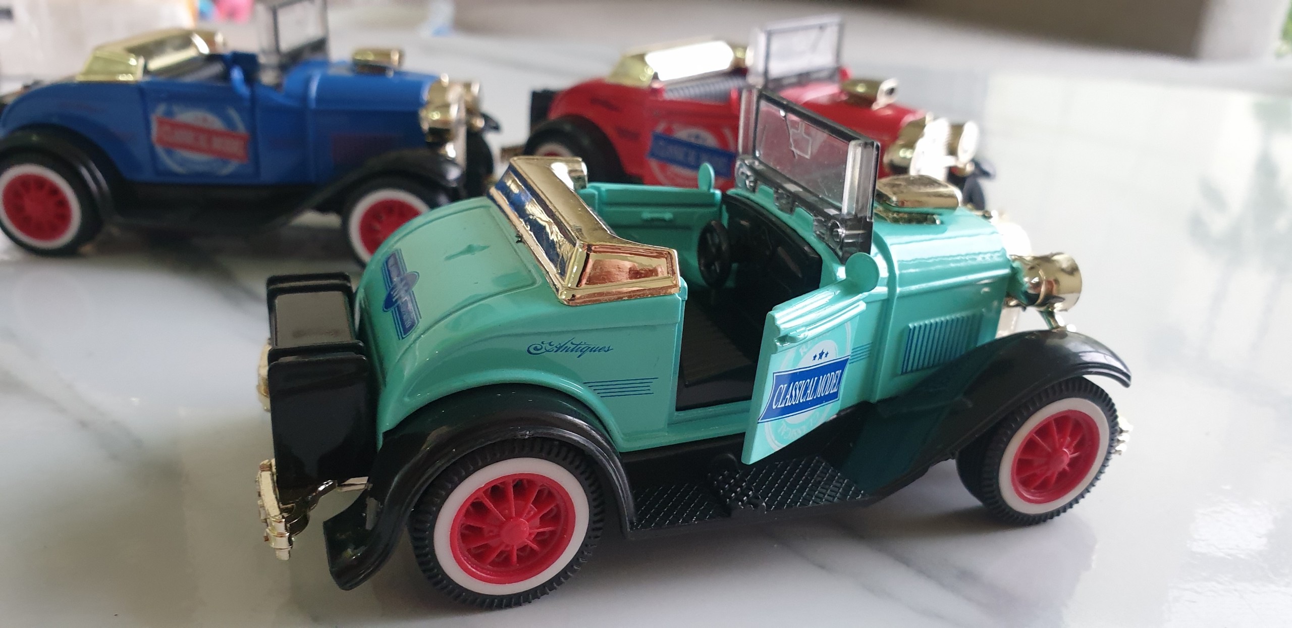 Tuyển tập xe đồ chơi mô hình ô tô kim loại KAVY chạy cót có led phát sáng, nhiều loại mẫu  (màu ngẫu nhiên)