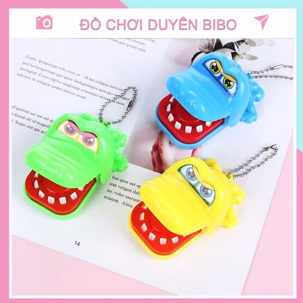 Đồ chơi khám răng cá sấu mini, Cá sấu cắn tay 8cm có móc khóa dễ mang theo