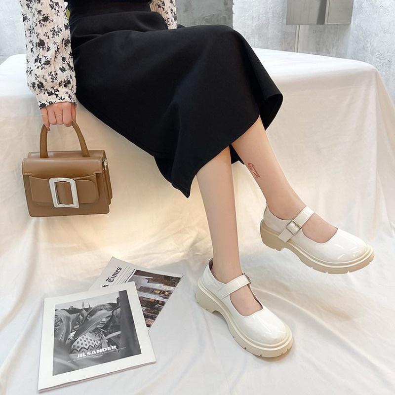 Giày lolita 4cm ulzzang đen bóng 2 màu đen trắng