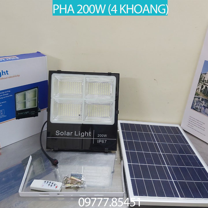 Đèn pha năng lượng mặt trời Solar light 4 khoang công suất 200W- Mẫu mới 2021