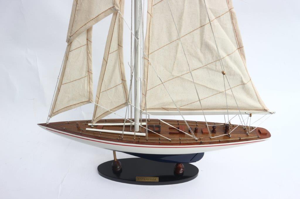 Mô hình du thuyền đua ENTERPRISE (hàng sơn trắng xanh) - 50cm