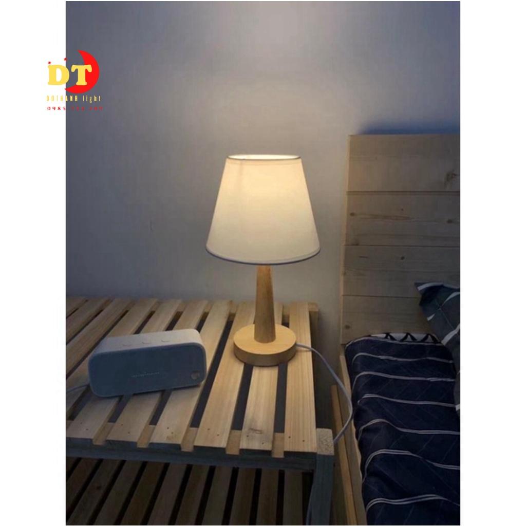 Đèn Ngủ Để Bàn Thân Gỗ Phong Cách Bắc Âu HTLK DBN