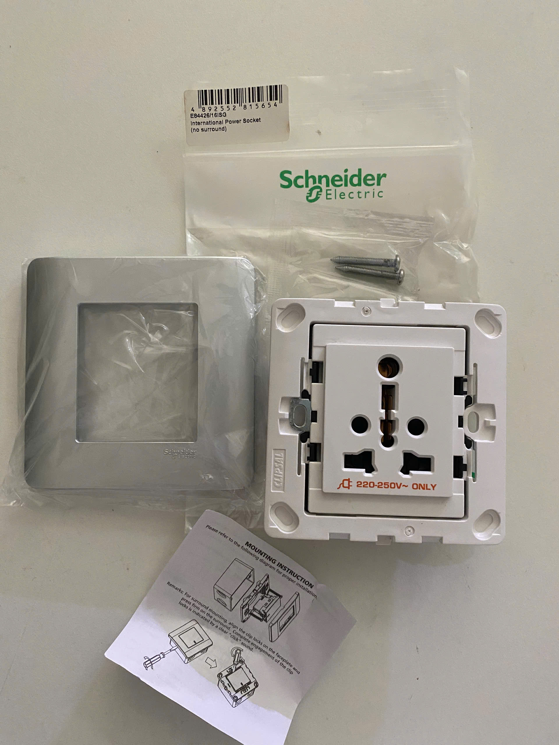 Ổ cắm đa năng Schneider E84426 16A Zencelo