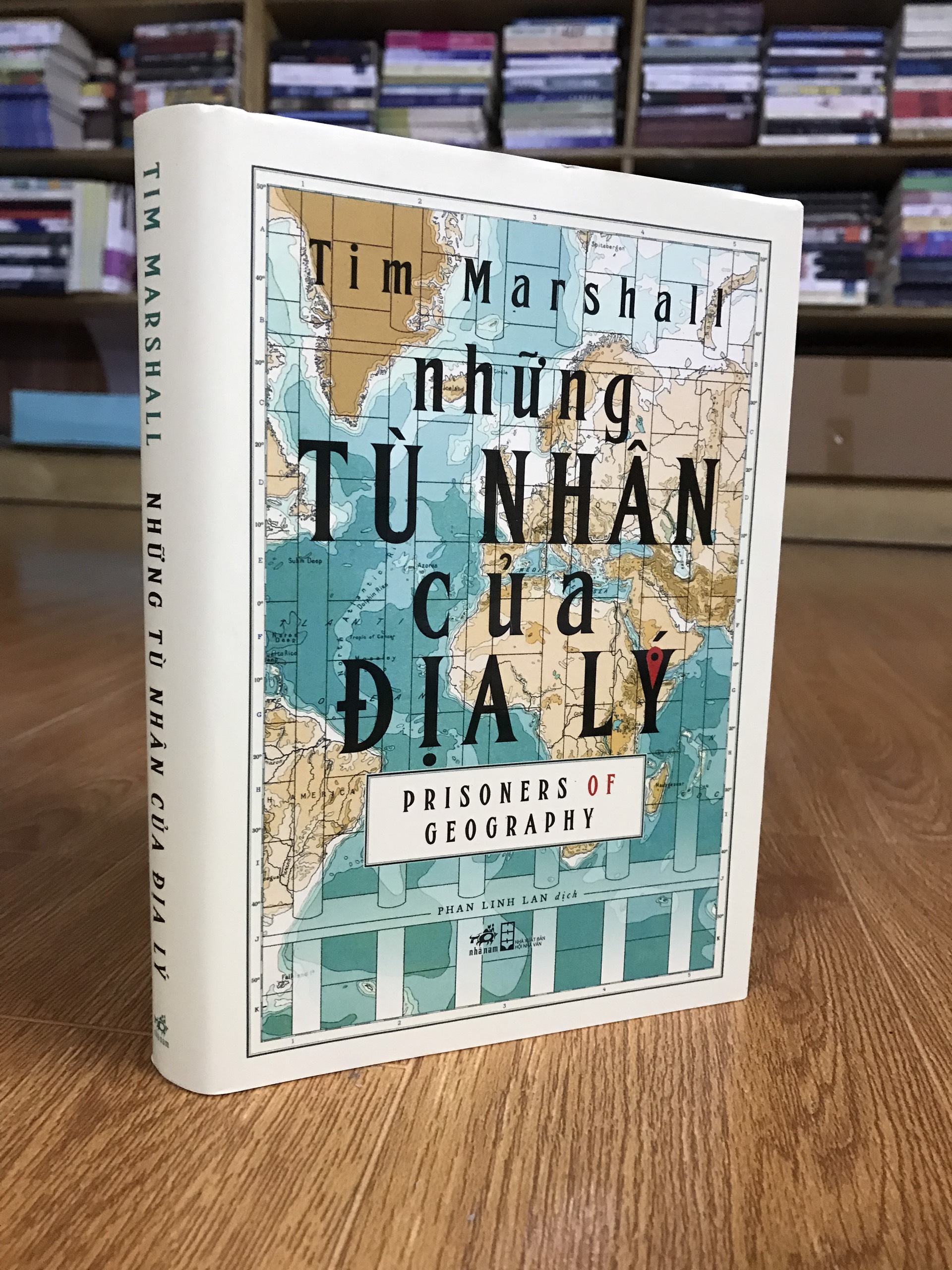 Combo sách khảo cứu hay: Những tù nhân của địa lý + Đầu lưỡi và ngòi bút  (bản bìa cứng tặng kèm bookmark)