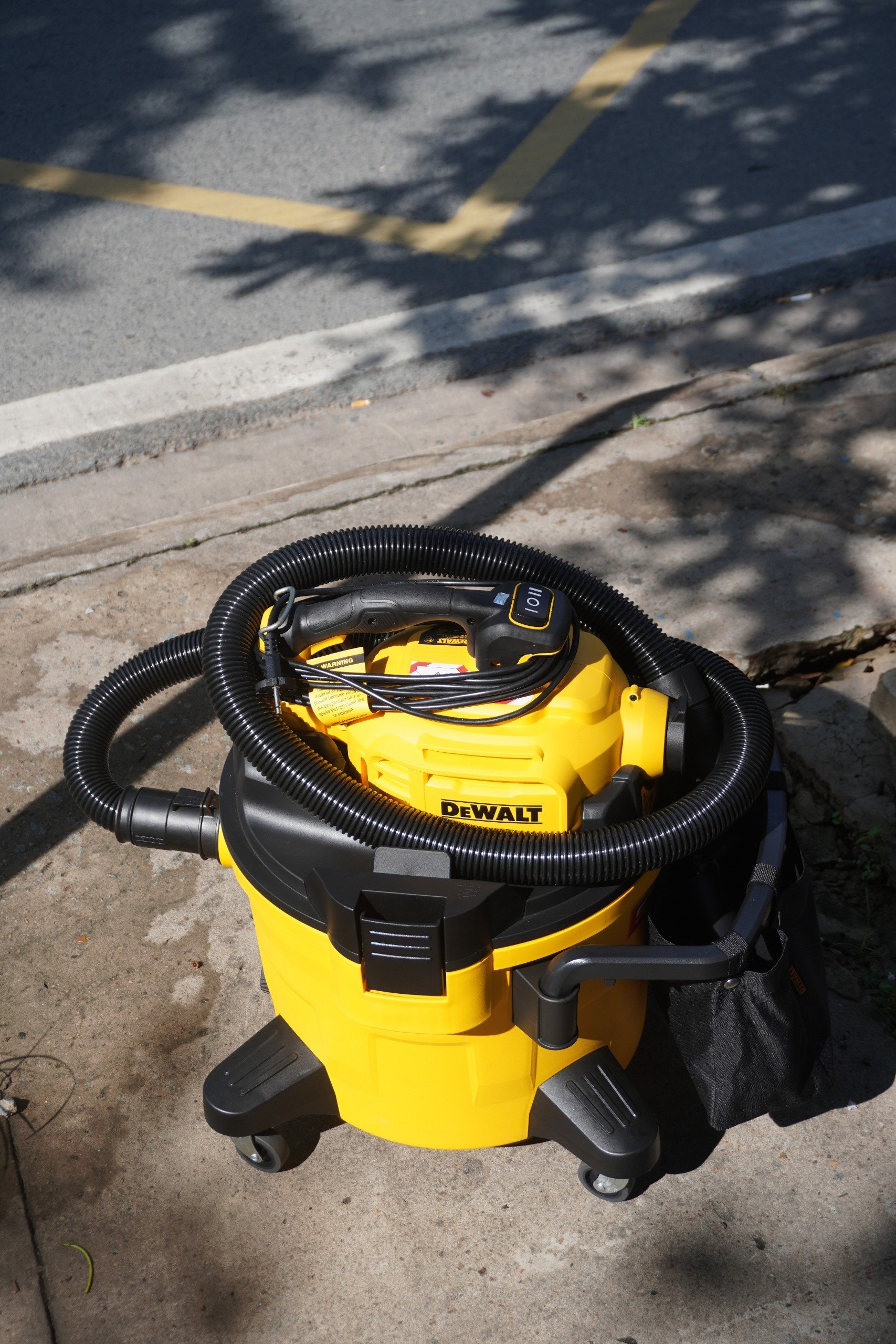 Máy hút bụi công nghiệp 4 chức năng chuyển đổi thành máy thổi cầm tay DeWALT DXV234P- Chính hãng