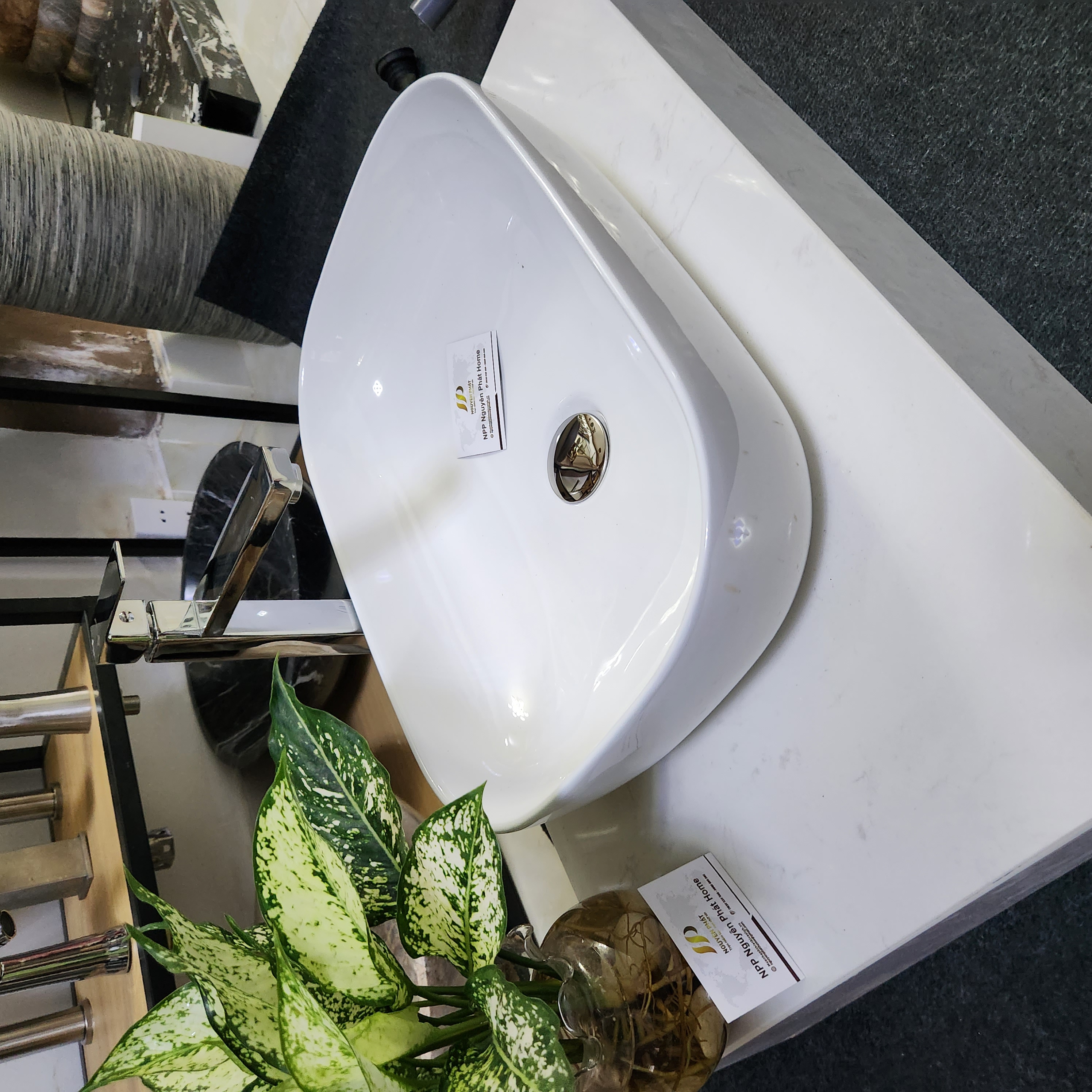 Lavabo sứ đặt bang nano tuyết cao cấp