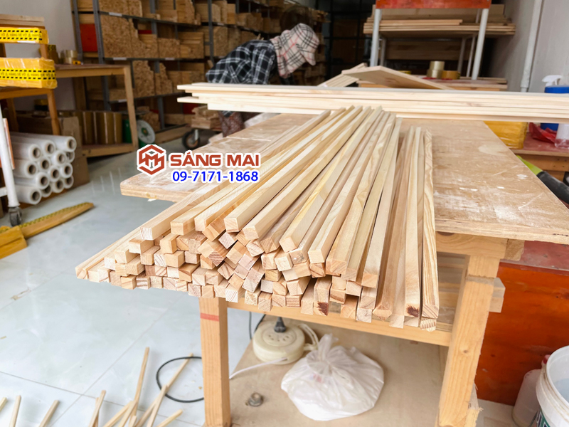 Thanh gỗ thông vuông 1cm x 1cm x dài 80cm + bào láng 4 mặt