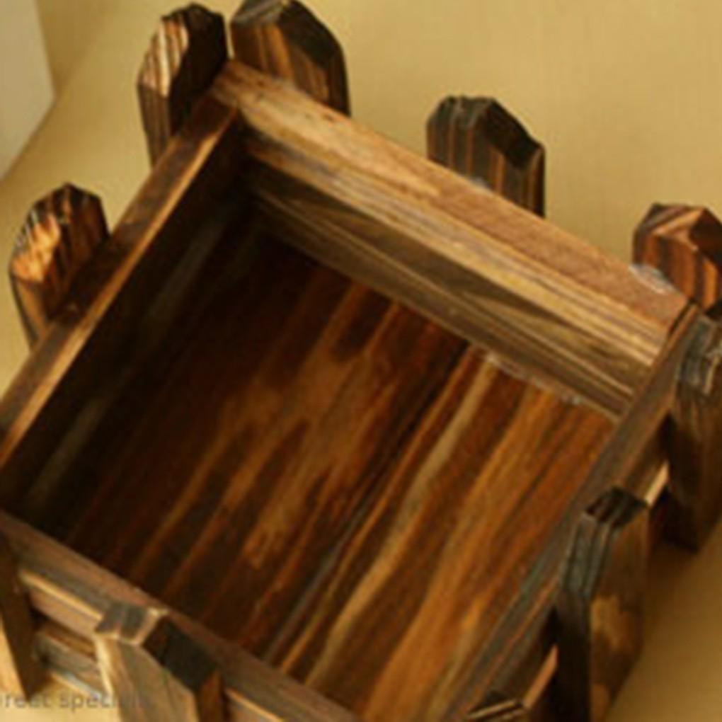 Khung gỗ đựng hoa trang trí vườn