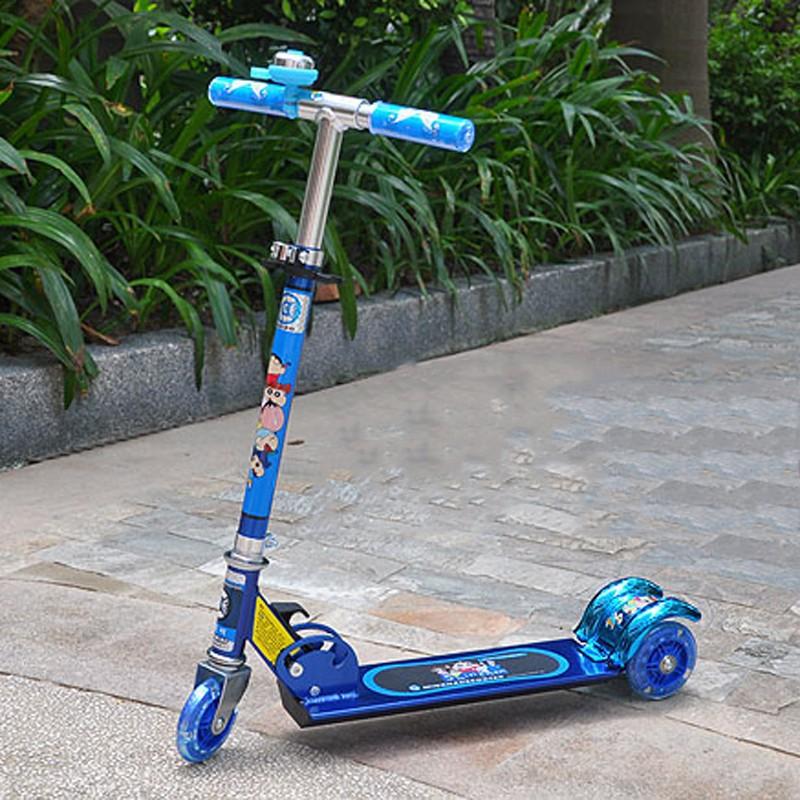 Xe trượt scooter 3 bánh phát sáng, có chuông cho bé