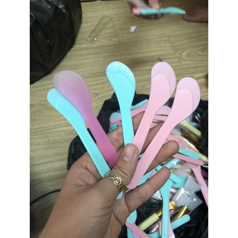 Bộ dụng cụ trộn mặt nạ