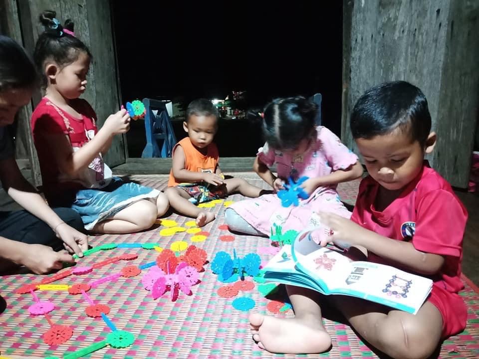 Ghép Hình Bông Tuyết và Bông Hoa Ảo Thuật Kèm Học Liệu Cánh Diều Giúp Bé Phát Triển Tư Duy, Nhận Biết, Khả Năng Sáng Tạo