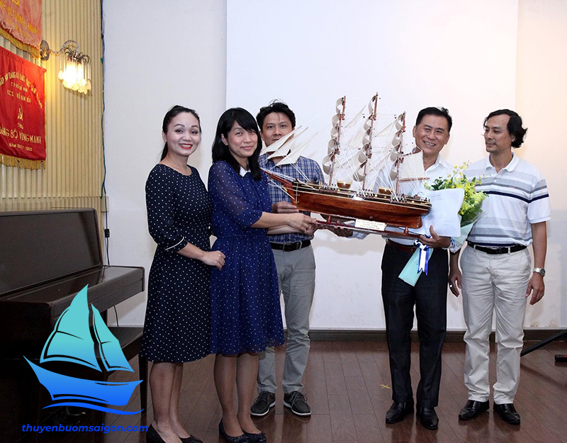 Mô hình thuyền buồm Cutty Sark dài 97cm gỗ tự nhiên, quà tặng khách hàng đối tác, thuyền gỗ trang trí văn phòng làm việc