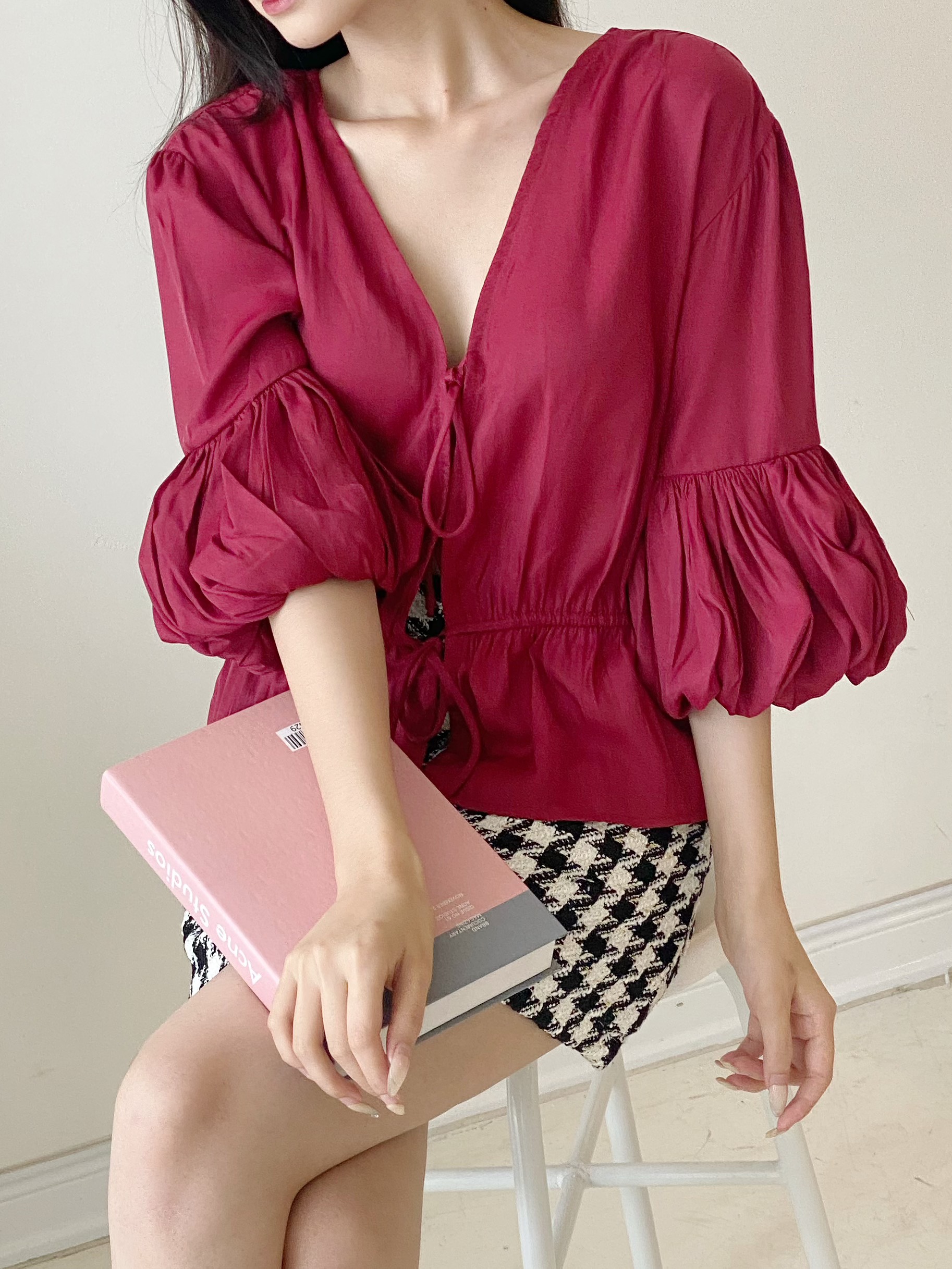 YU CHERRY | Áo cột nơ trước ngực, tay bồng Puff Sleeve Tie Top YA434