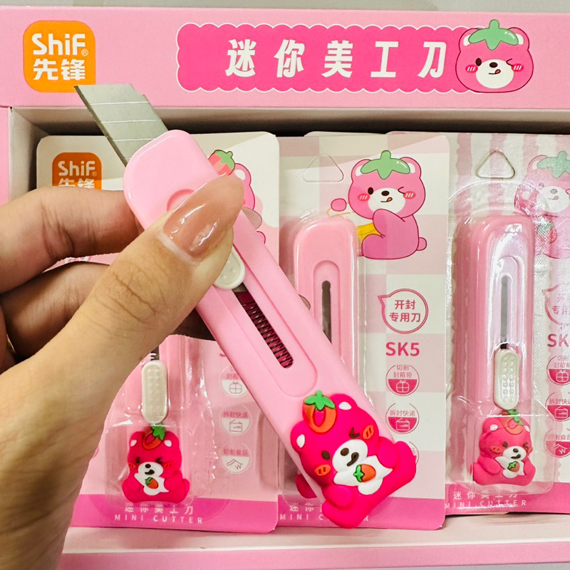 Dao Rọc Giấy Gấu Dâu Lotso Dễ Thương