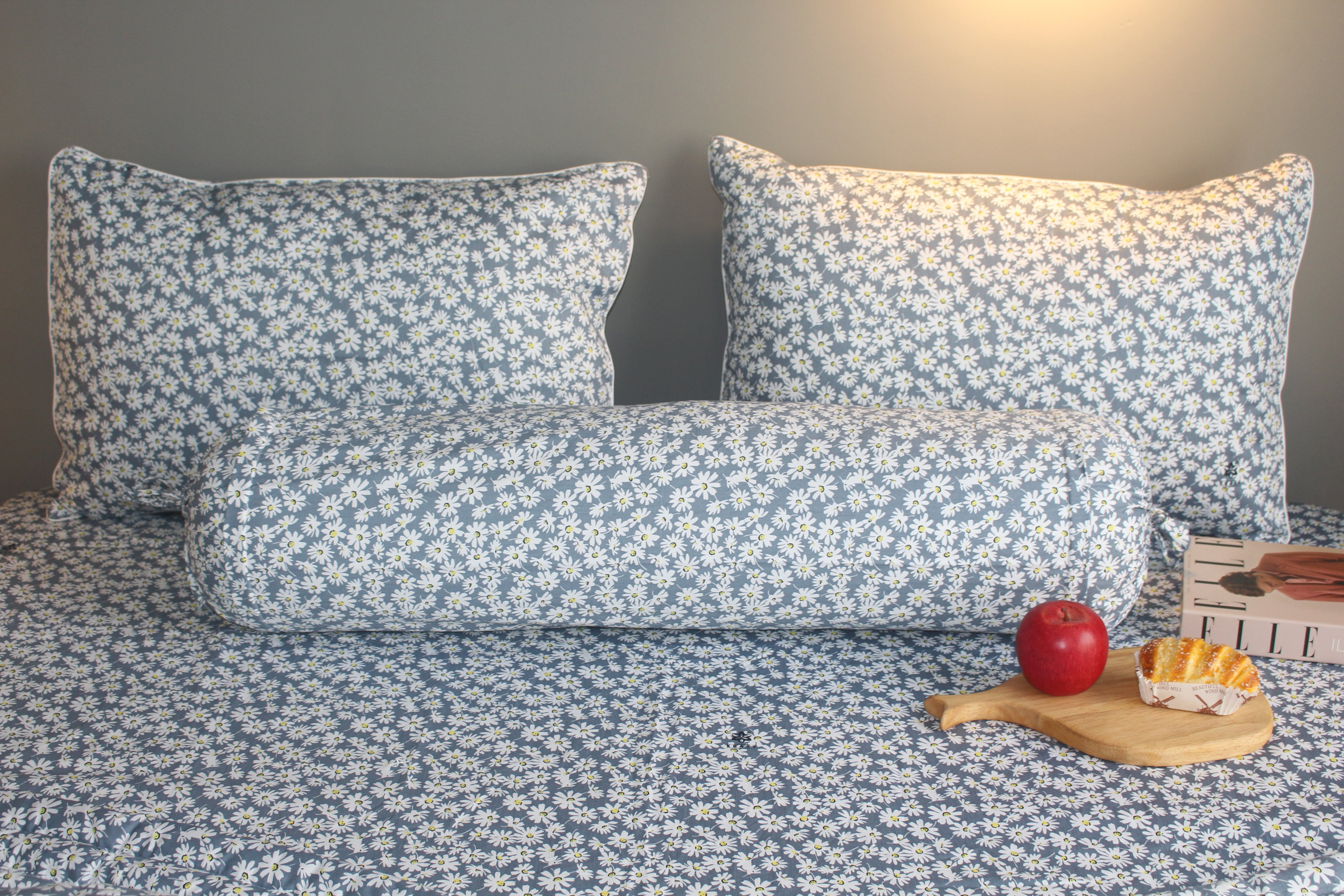 Bộ drap gối KHA LY - 100% cotton thiên nhiên - VN322 Cúc Họa Mi Xám Nhạt Vải dày dặn mát mẻ siêu thấm mồ hôi
