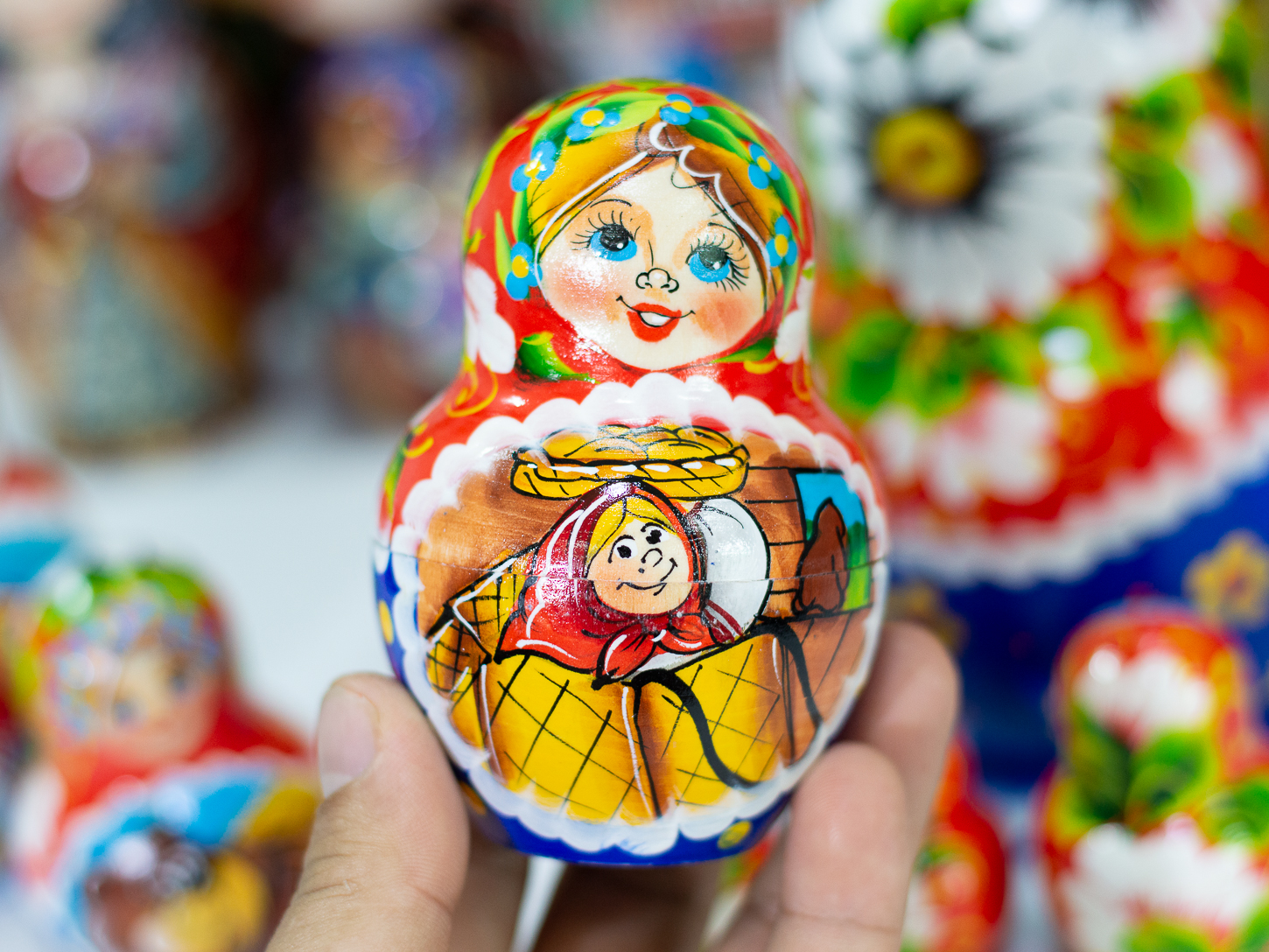 BỘ BÚP BÊ MATRYOSHKA 10 LỚP 18CM DÁNG TRÒN VẼ HOA VĂN "MISA VÀ GẤU NÂU" CỰC DỄ THƯƠNG