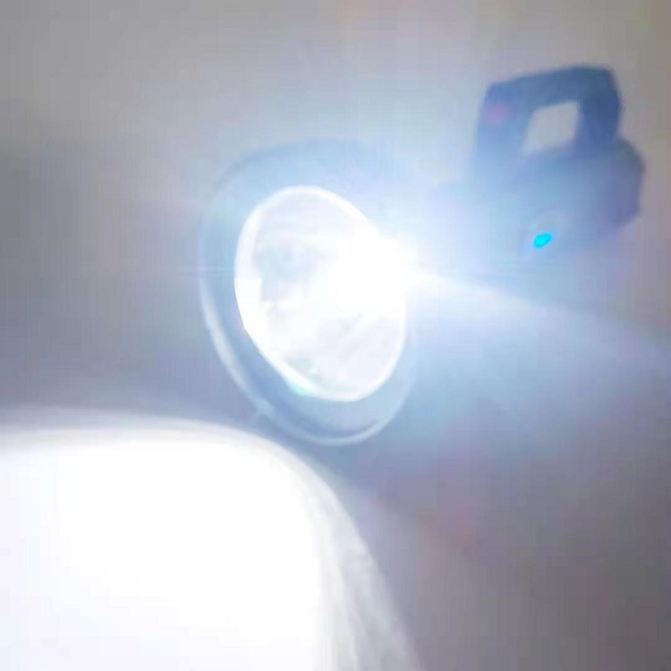 Đèn pin có quai xách siêu sáng thích hợp đi ban đêm hay dã ngoại ngoài trời ( TẶNG ĐÈN LED MINI CẮM CỔNG USB SIÊU SÁNG - Giao màu mẫu nhiên )