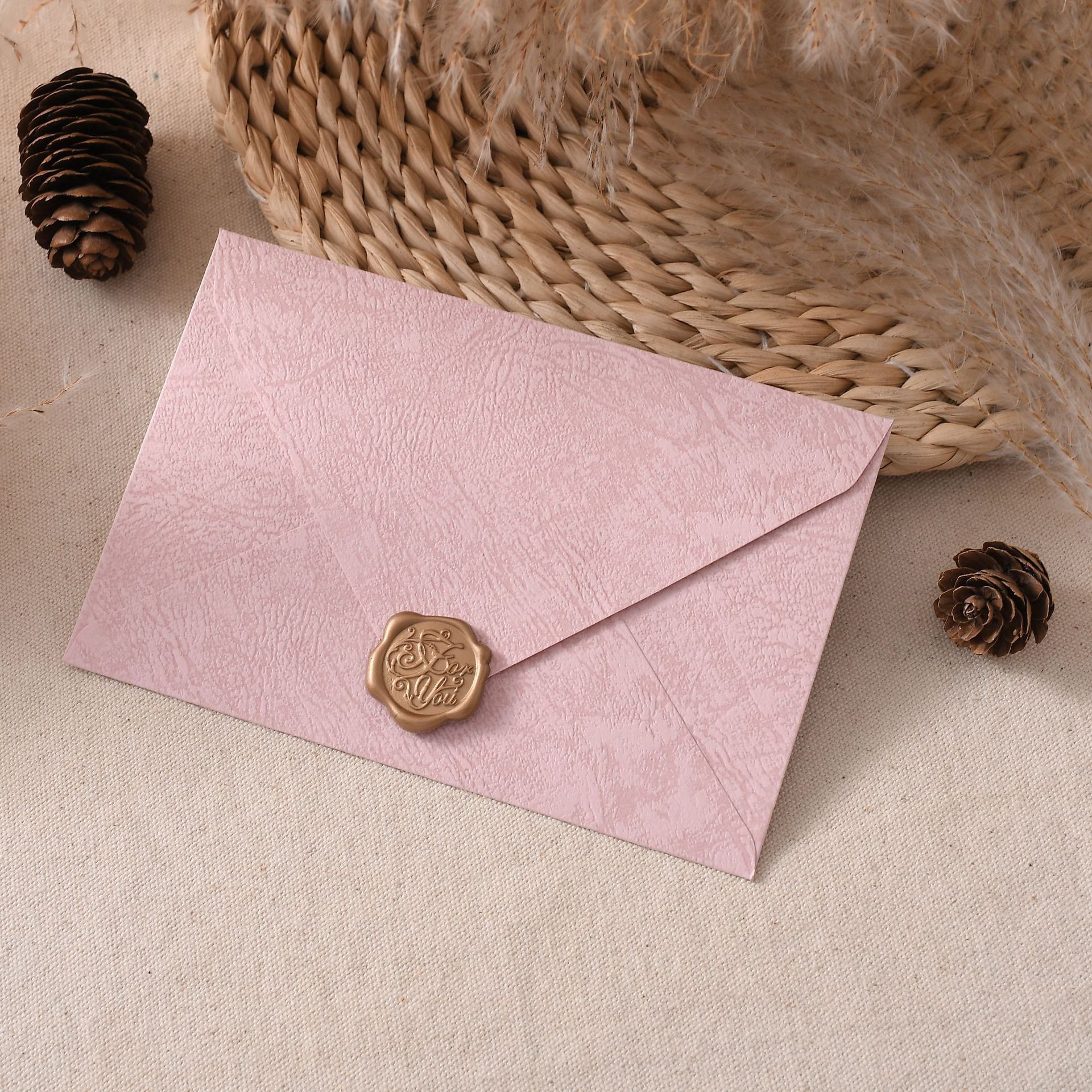 Phong bì kèm nhãn dán Niêm Phong 16*11.7cm màu hồng dùng đựng thiệp chúc mừng, Thiệp Mời Đám Cưới Đính Hôn Lãng Mạn Q1741