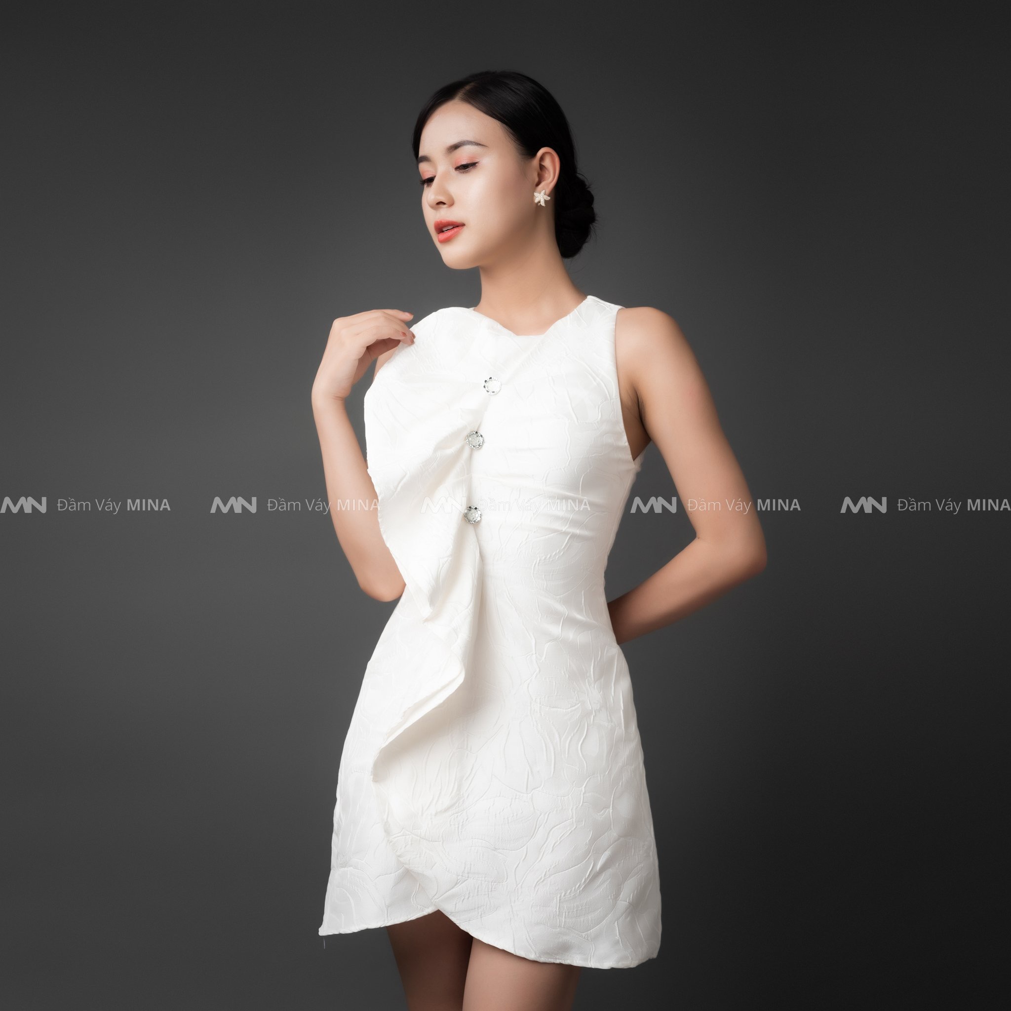 Đầm dự tiệc thiết kế cao cấp dáng xoè màu trắng chất liệu gấm dệt phù hợp đi chơi, dạo phố MN185