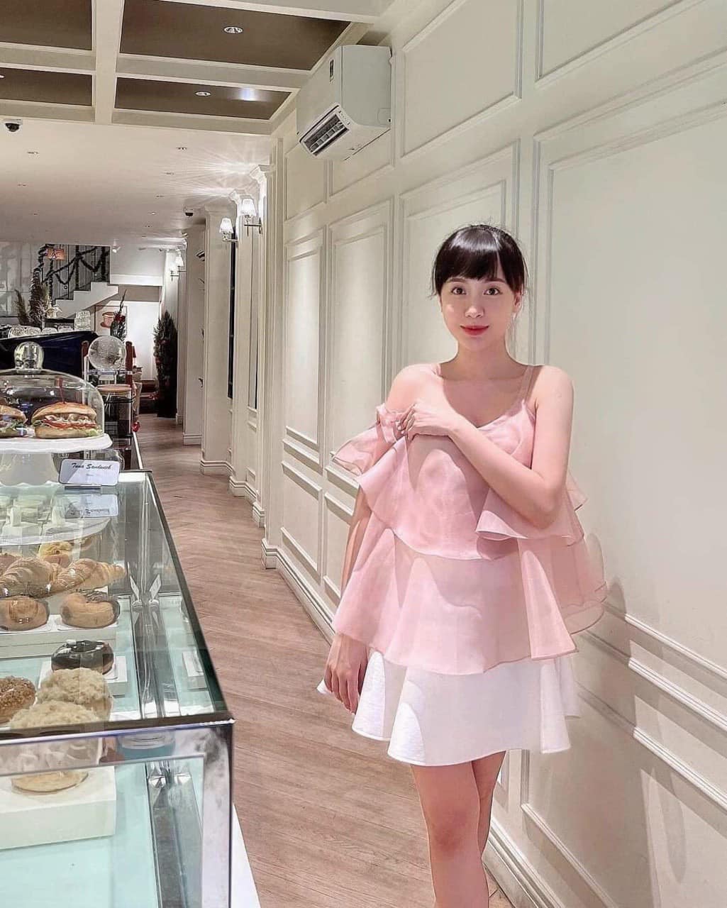 Áo dây bèo tầng lệch vai thắt nơ vải oganza