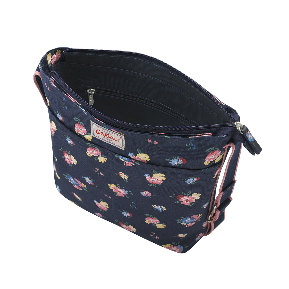 Túi đeo chéo Messenger Cath Kidston họa tiết Park Meadow Bunch ( Zipped Messenger Bag Park Meadow Bunch )