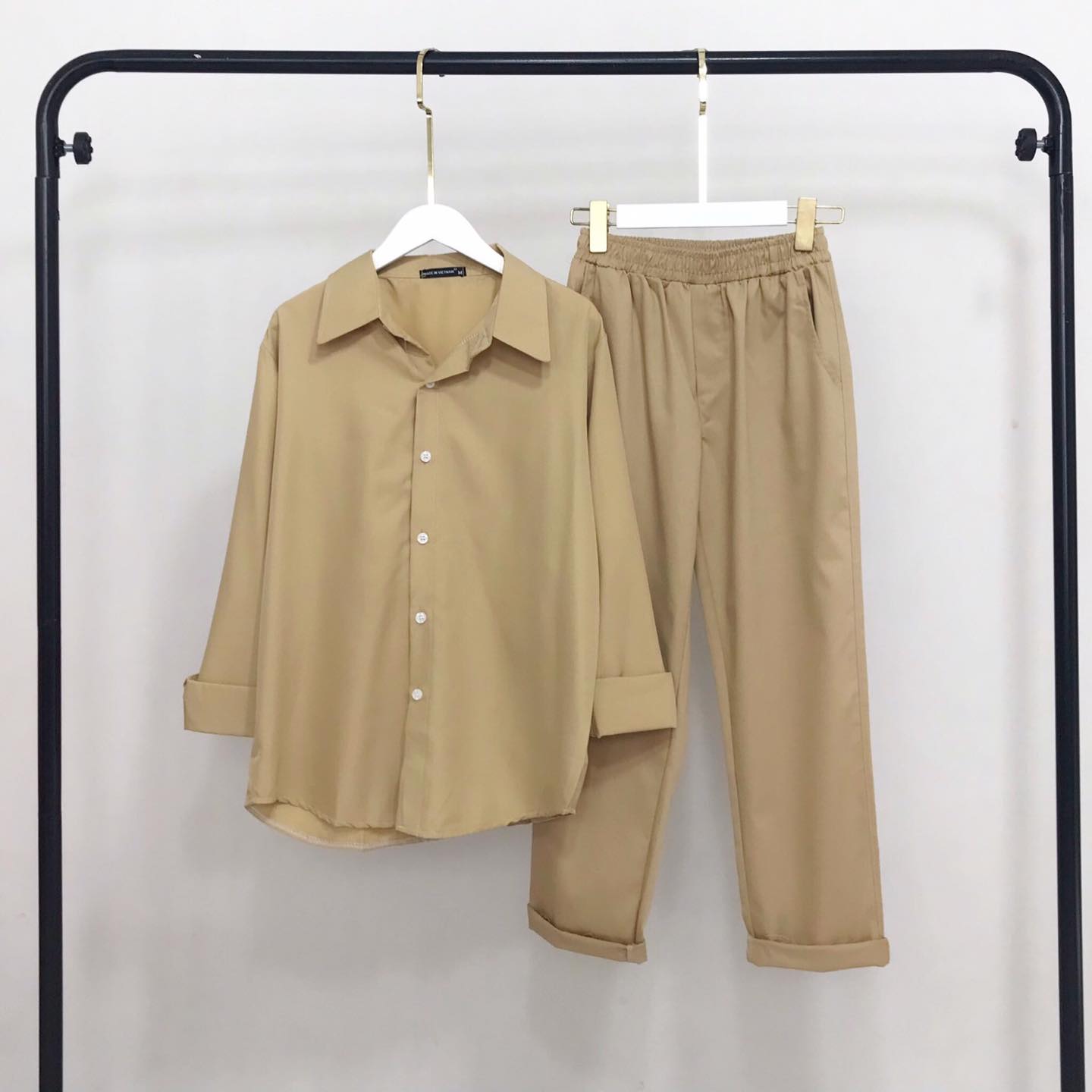 Sơ Mi Trơn Dáng Rộng Basic Unisex Tay Dài Màu Tan - MM