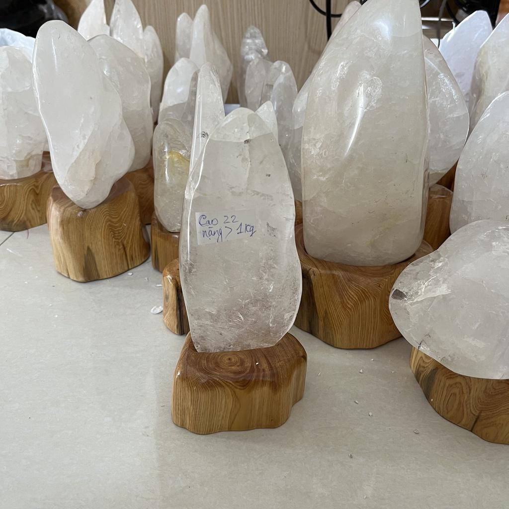 Đá, trụ đá thạch cao 25 cm nặng 2.1 kg tự nhiên cho người mệnh Thủy và Kim cả đế