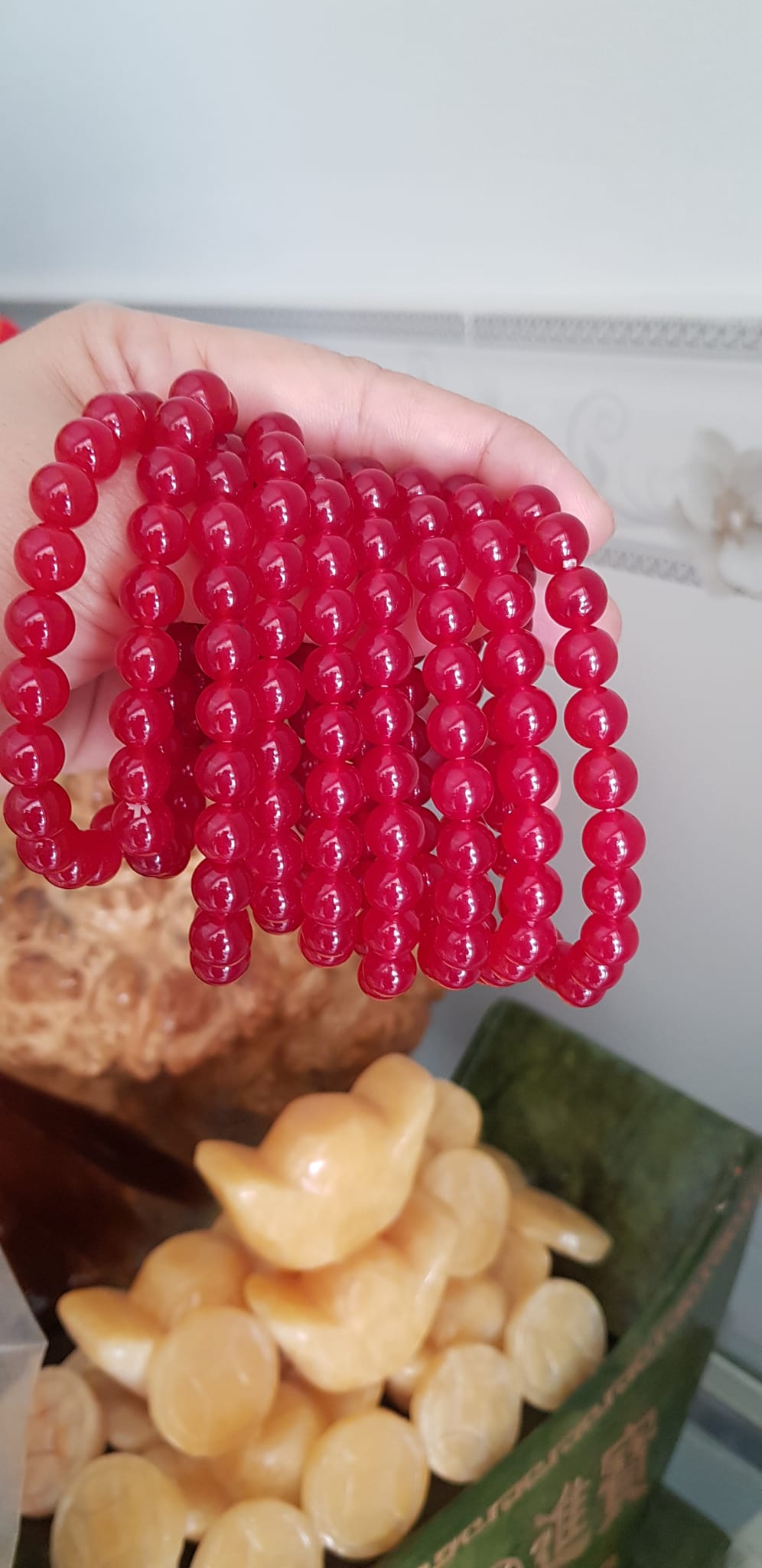 Vòng tay nữ đá mã não đỏ hạt 8mm tươi đậm bóng đẹp Nữ mệnh hỏa mệnh thổ đeo đẹp xinh xinh tay Vòng màu này Nữ lớn nhỏ bé đeo được hết đeo vòng đỏ cho may mắn cả năm xinh đẹp tay ạ