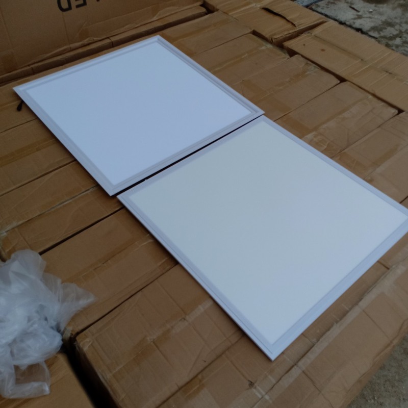 Đèn LED ỐP TRẦN PANEL 600x 600 48W Siêu Mỏng