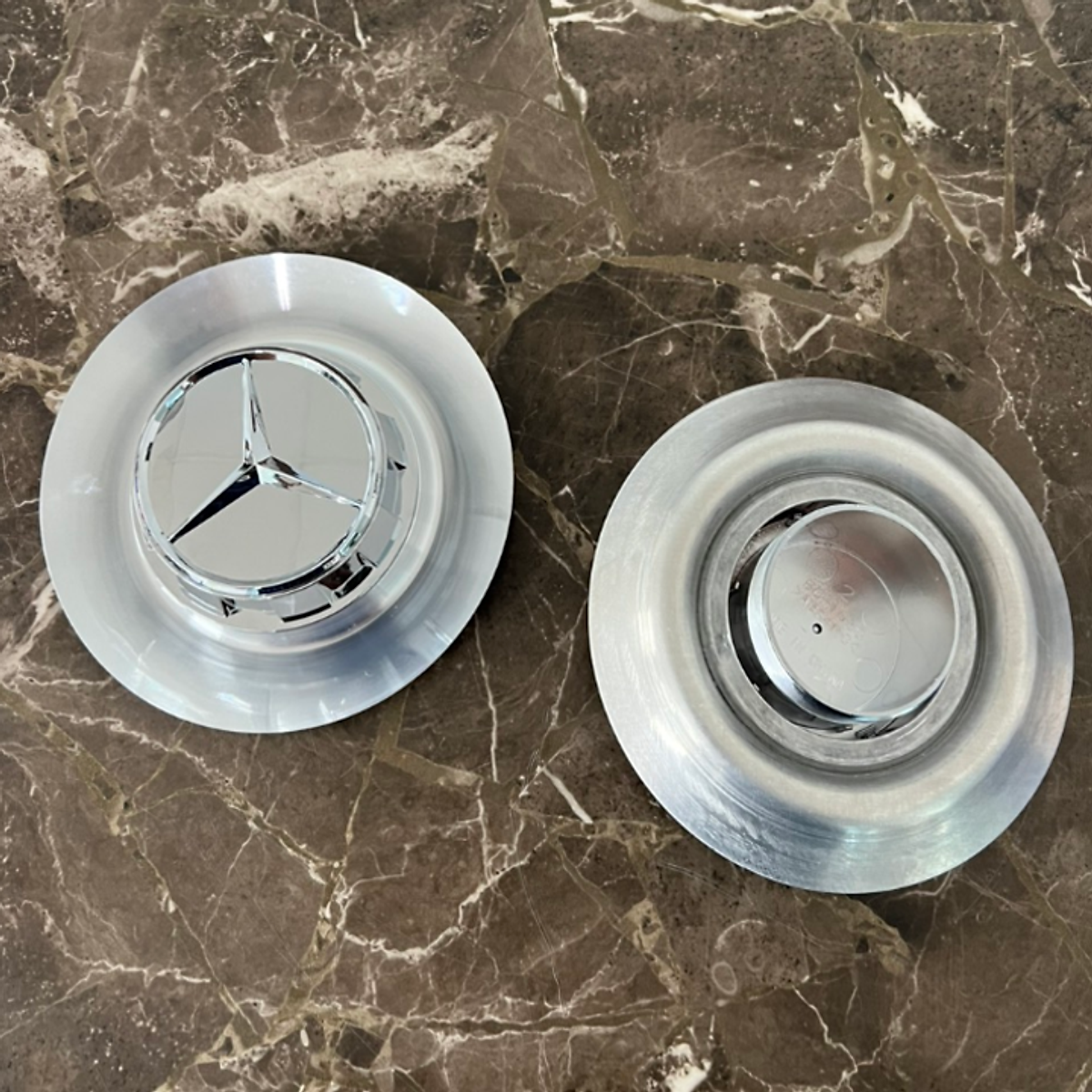 Logo chụp mâm, ốp lazang bánh xe ô tô Maybach A700