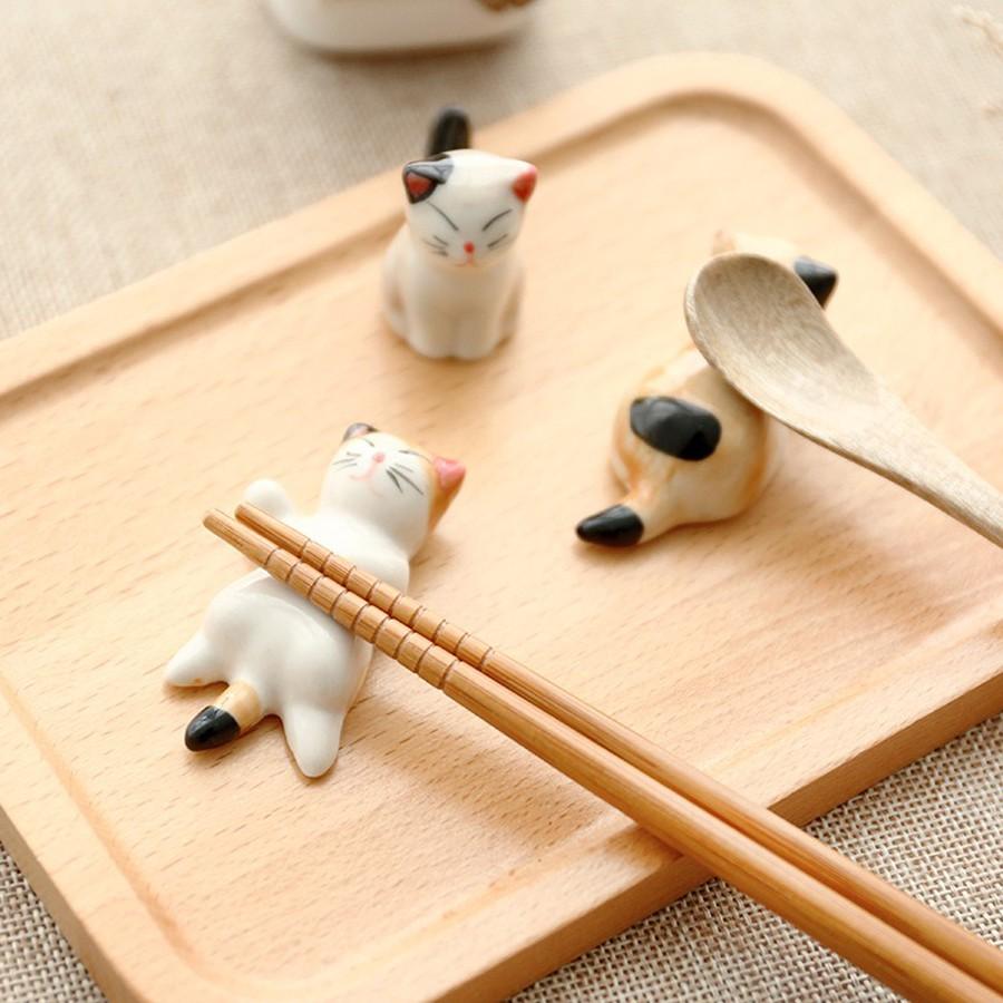 Gác đũa bàn ăn bằng sứ hình những chú mèo Nhật may mắn 6 mẫu trang trí bàn ăn cực xinh