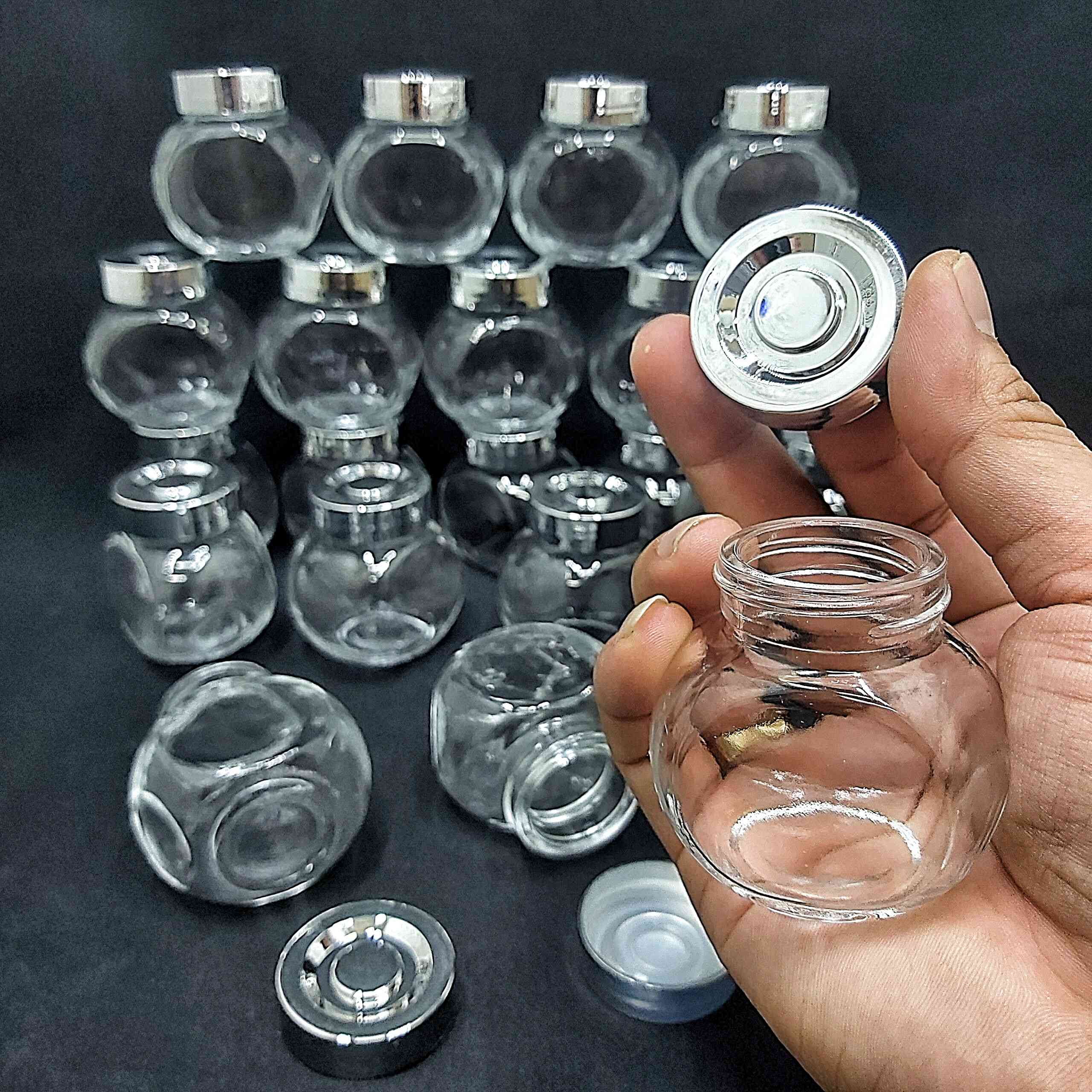 Combo 24 lọ thủy tinh nhỏ 50ml mẫu Tròn Dẹt kiểu Nghiêng - nắp nhựa màu bạc – hủ nhỏ chuyên dùng đựng mật ong, sữa ong chúa, thực phẩm, mỹ phẩm