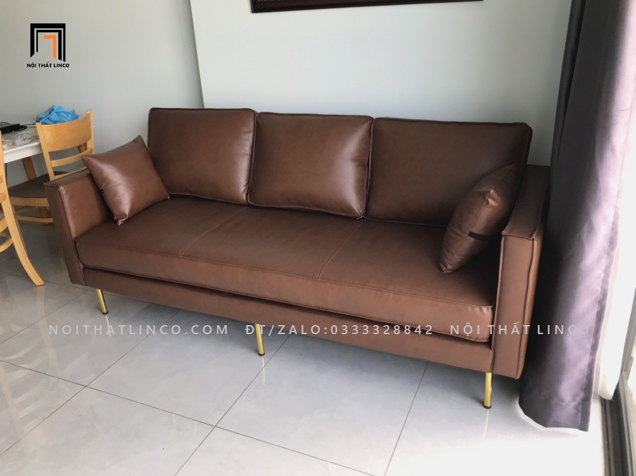 Ghế sofa băng da giả Roderic chân inox vàng giá rẻ