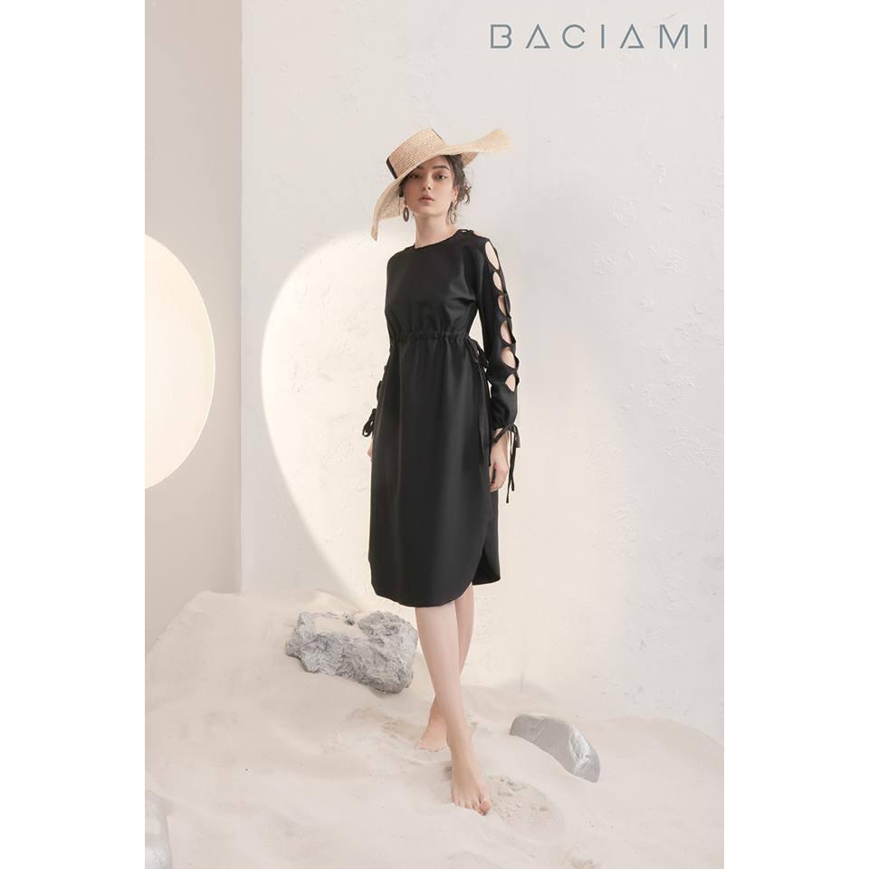 Baciami-Đầm Đen Kiểu Tay Lỗ Phôm Rộng