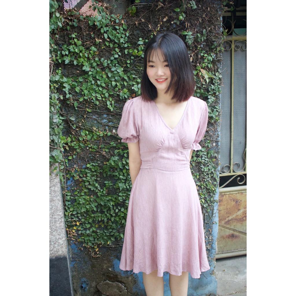 Đầm màu tím cổ tim