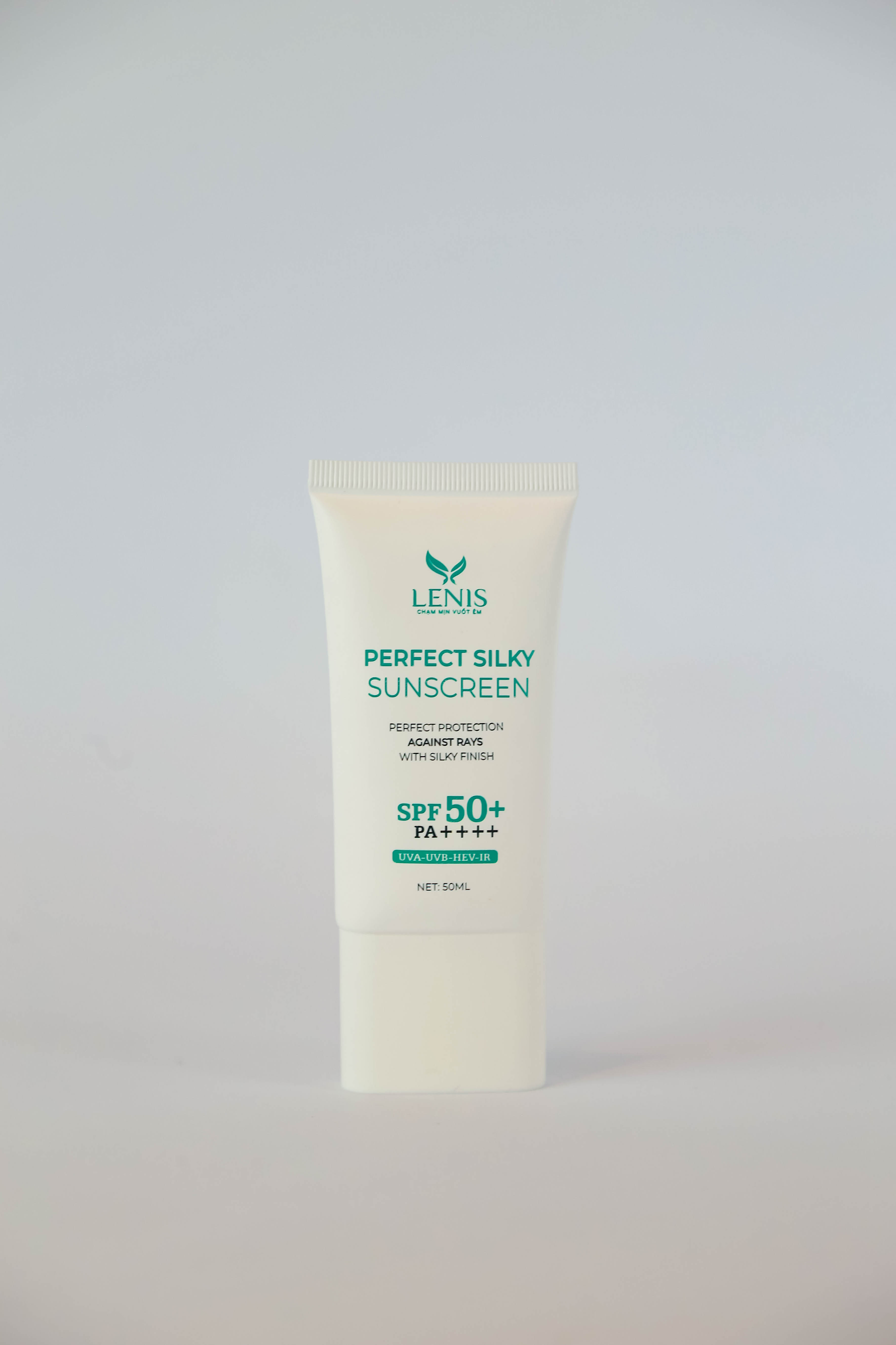 Kem chống nắng phổ rộng nâng tông tự nhiên Perfect Silky Sunscreen SPF 50+ PA++++ 50ml