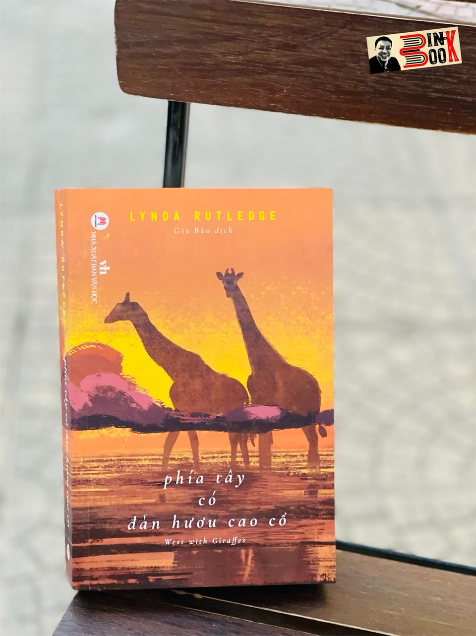 Phía Tây Có Đàn Hươu Cao Cổ Lynda Rutledge Gia Bảo Dịch Huy Hoang Books
