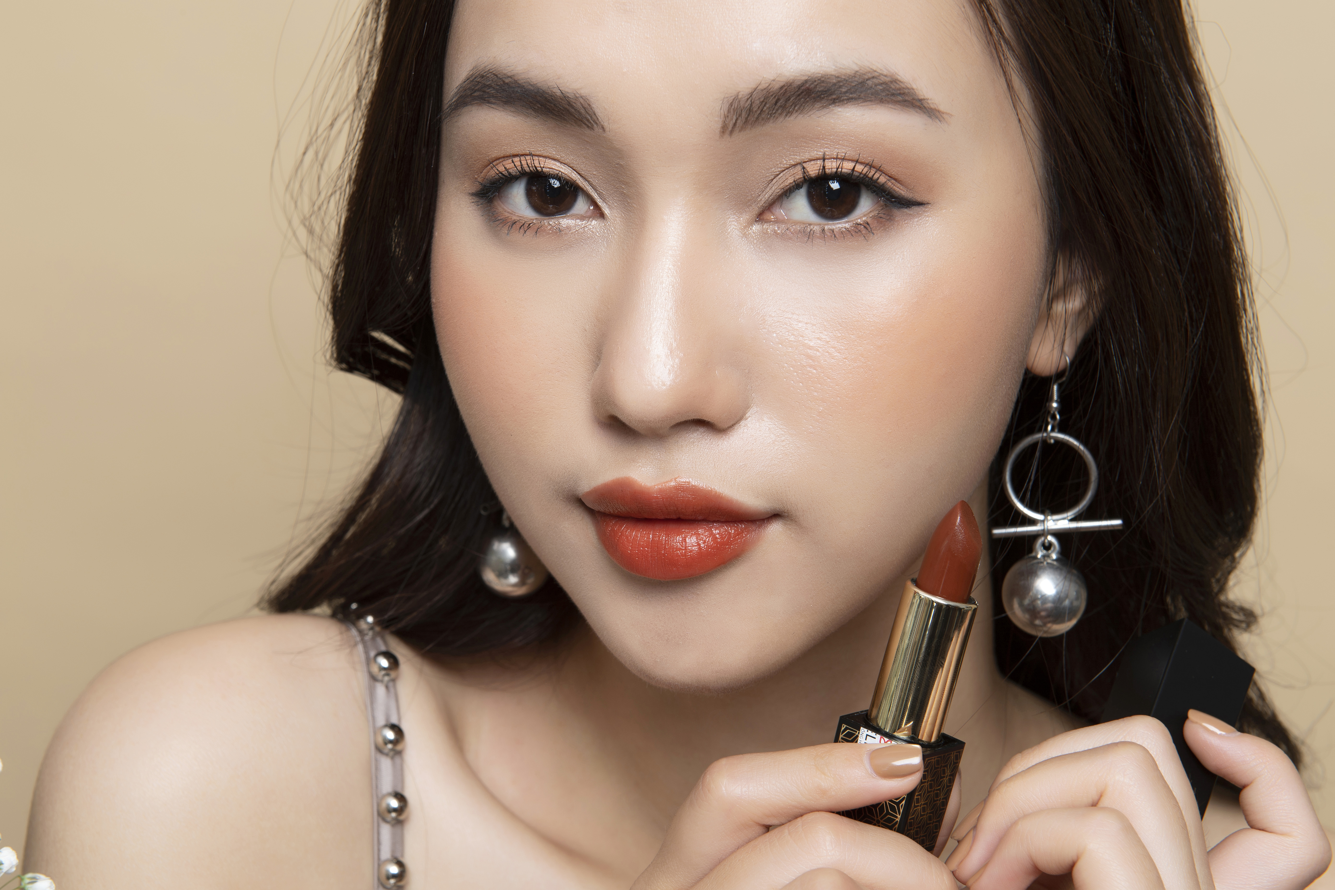 Bộ đôi son thỏi Belips Sexy Lipstick 13 Chloe Coral + son kem lì Belips City At Night C01 - ĐỎ CAM