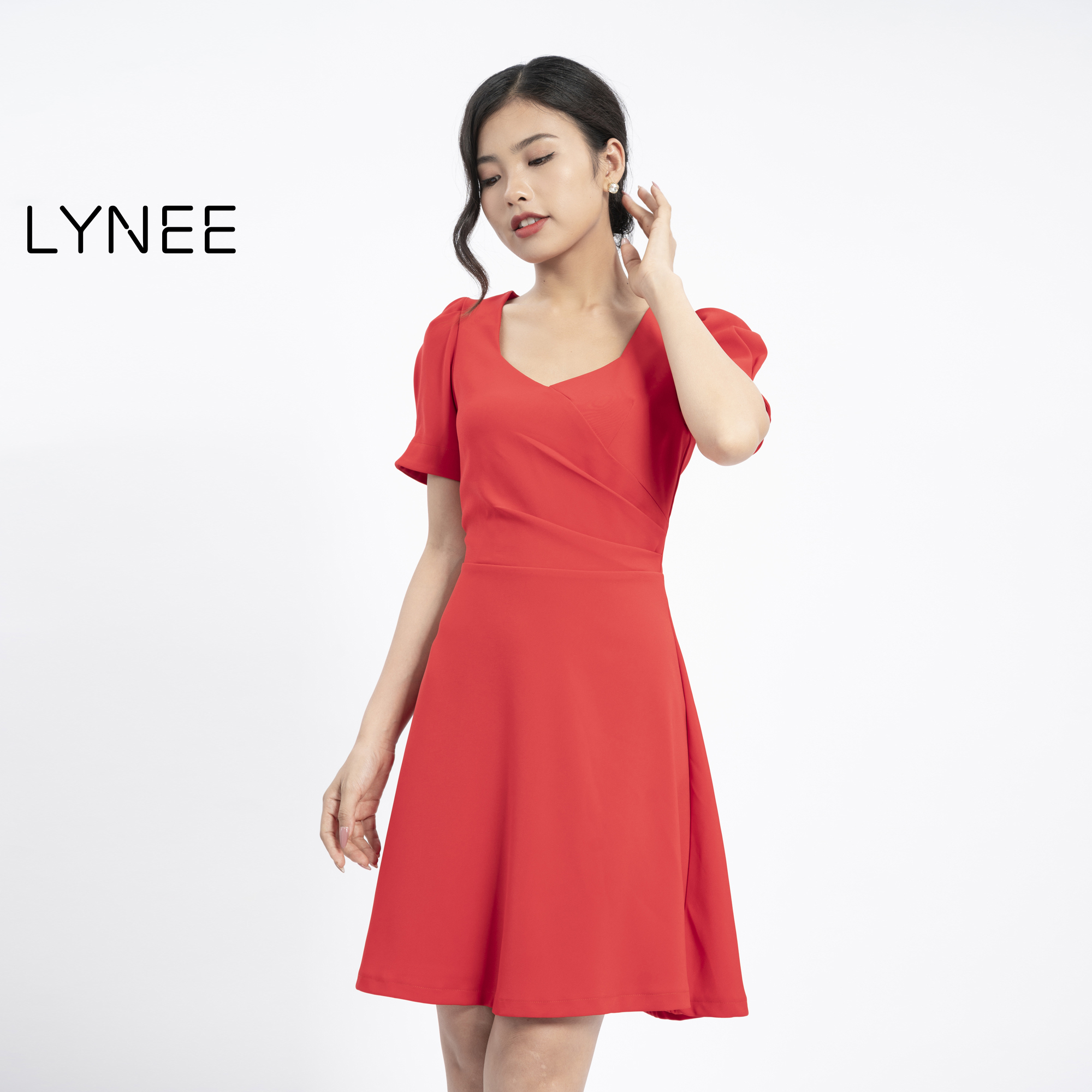 Đầm công sở váy xòe ,thời trang LYNEE cổ V điểm chéo làm eo thon dáng gọn