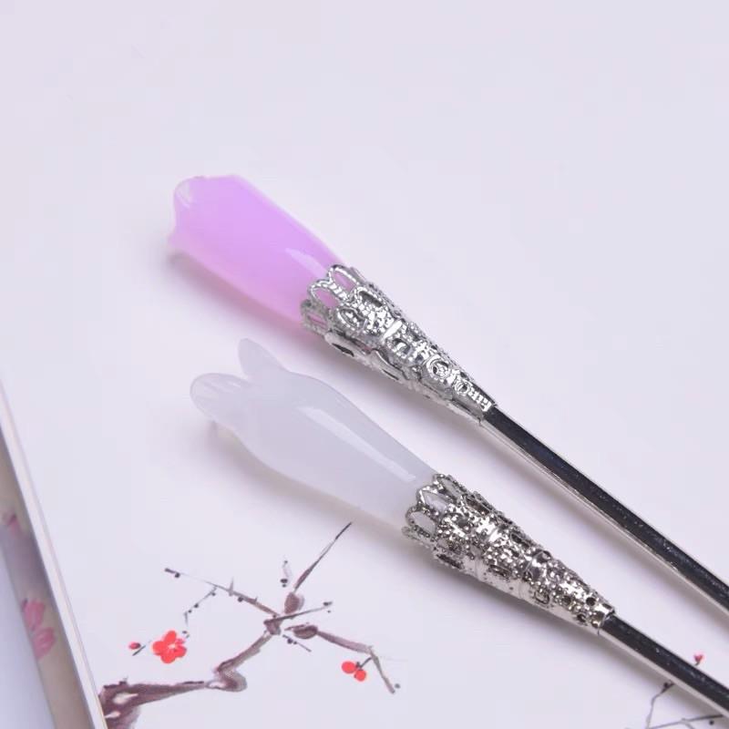 Trâm màu trắng cài tóc cổ trang
