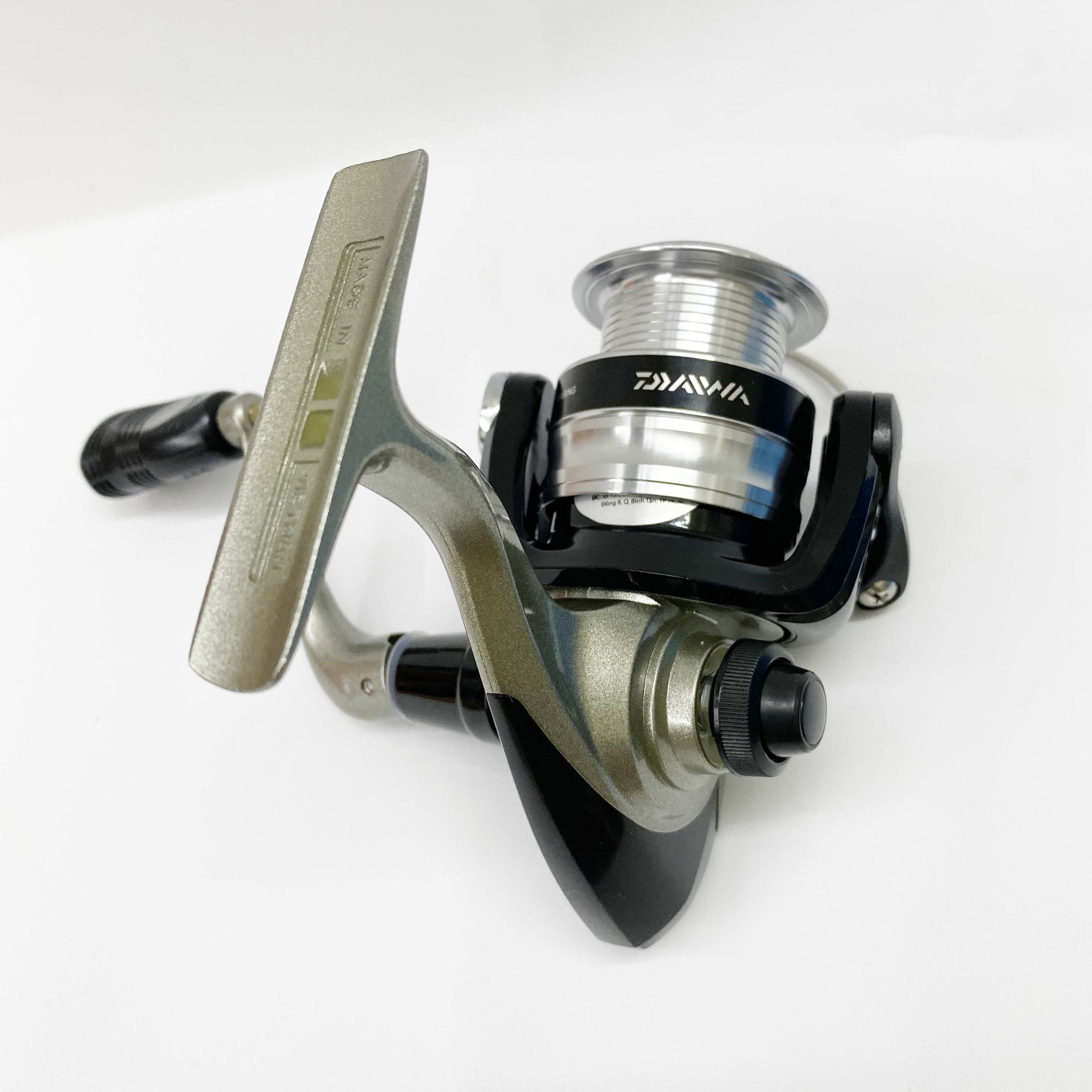 Máy câu cá Daiwa Strikeforce 2000