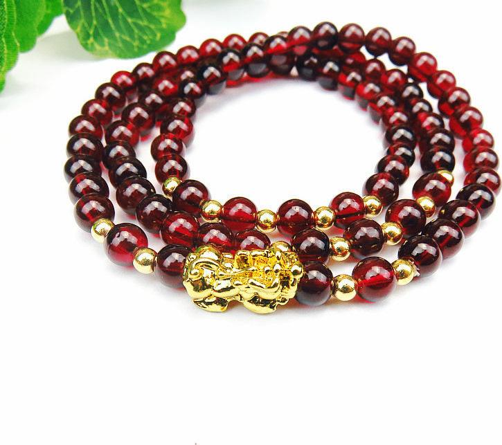 Combo Vòng đeo tay phong thủy đá Ngọc Hồng Lựu đính Tì Hưu Mạ Vàng 18k, kèm hộp đựng lót lụa.