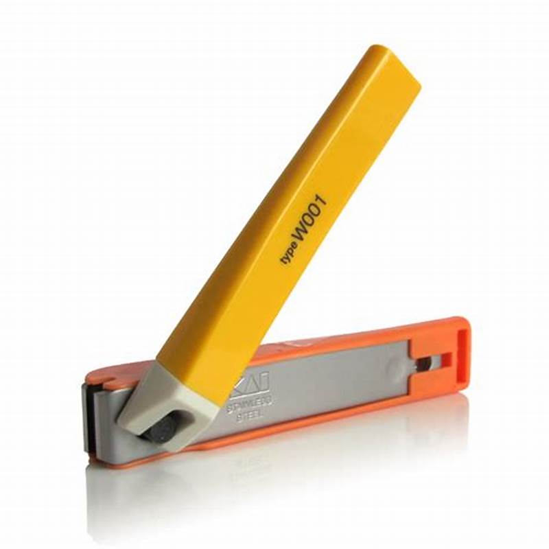 Bấm Móng Tay Inox Thân Nhựa Tybe W001 Kai Razor 39255-KE0109 Cỡ Trung