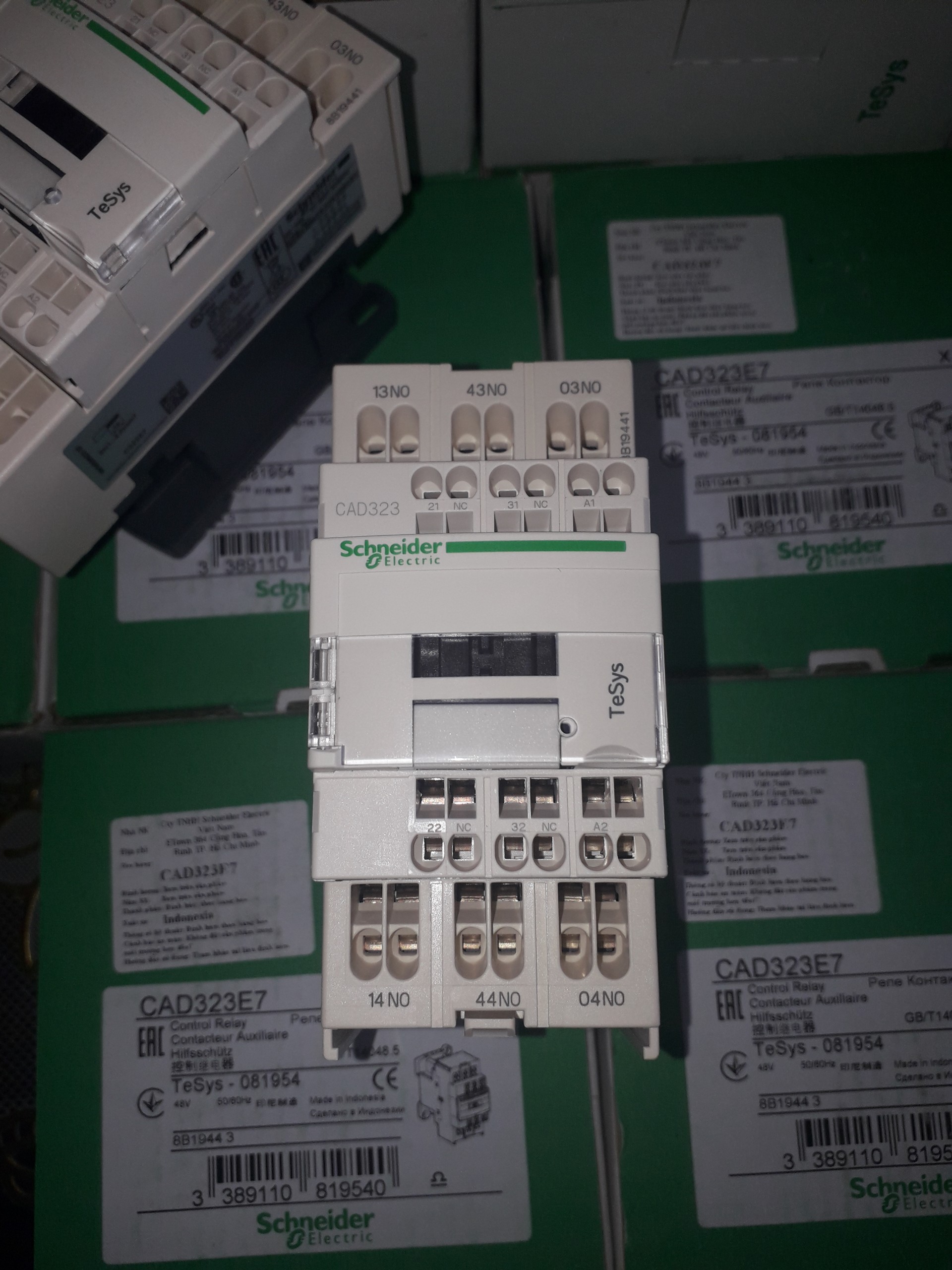 Rờ le Điều Khiển 3No+2Nc 48VAC CAD32E7 Schneider